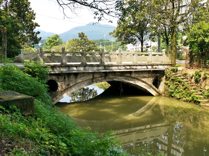 3 韶山村韶河之上的关公桥，相传旧桥为毛泽东父亲率当地老乡修架.jpg