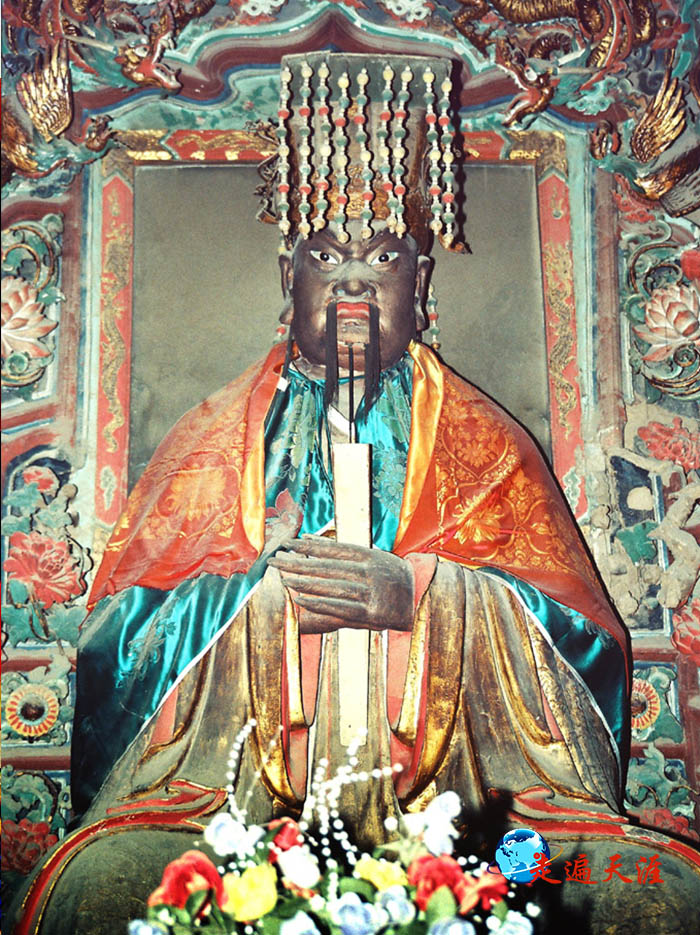 2 运城解州关帝庙崇宁殿供奉的关帝(朱正明摄影).jpg