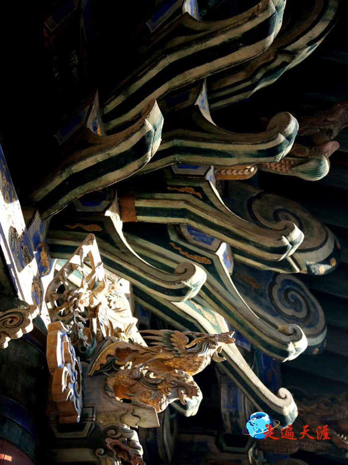 5 春秋楼层层叠叠的精美斗拱(朱正明摄影).JPG