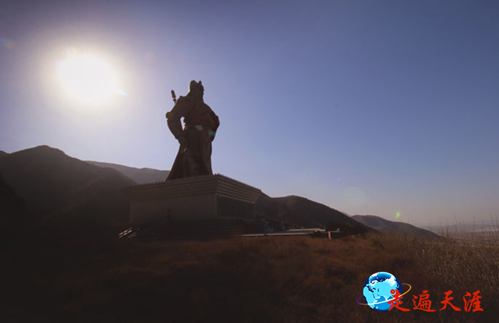 3 关公故里中条山上80米高的关帝圣像(朱正明 摄影).JPG