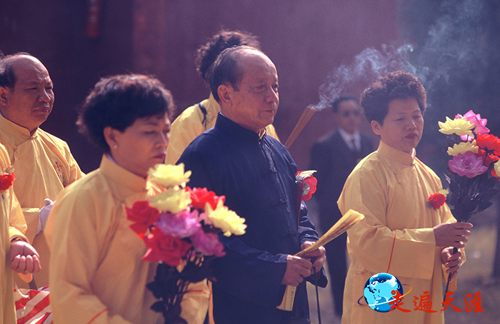 台湾台中圣寿宫总主持张子清先生率团赴湖北当阳关陵朝圣(朱正明 摄影).JPG
