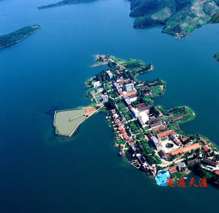 《三国当阳》挂历封底:漳河小青岛(朱正明 摄影).JPG