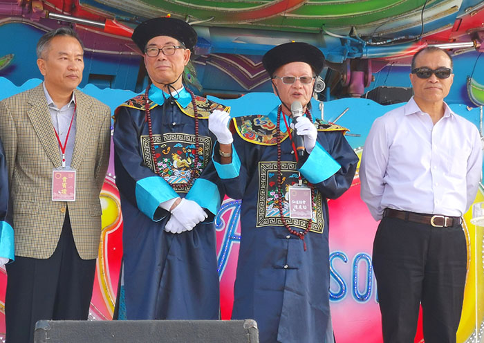 祈福开幕礼嘉宾,右起 高雄市副市长叶匡时、台湾中华关帝弘道协会总会长陈展松、香港弘扬关帝文化有限公司董事长董明光、美國夏威夷華文作家協會顧問既美國夏威夷眾議院議長特別助理Kent蔣健.jpg