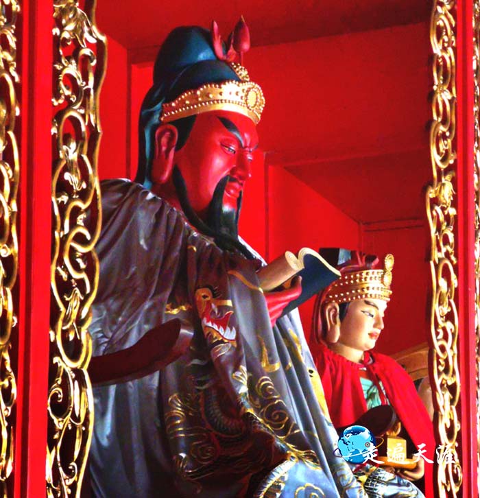 1 当阳玉泉山下“中华第一座关庙”内,关平陪伴着父亲,《春秋》已诵读千年.jpg
