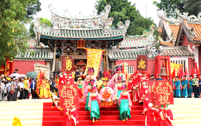 2 每年农历五月十三，东山岛举办海峡两岸关帝文化节，隆重喜庆.jpg