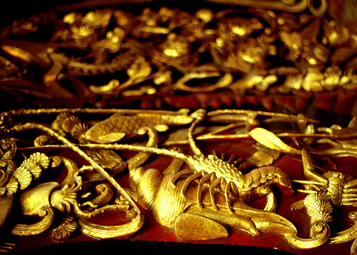 3 东山岛武圣殿内的雕饰,颇具海岛风韵.JPG