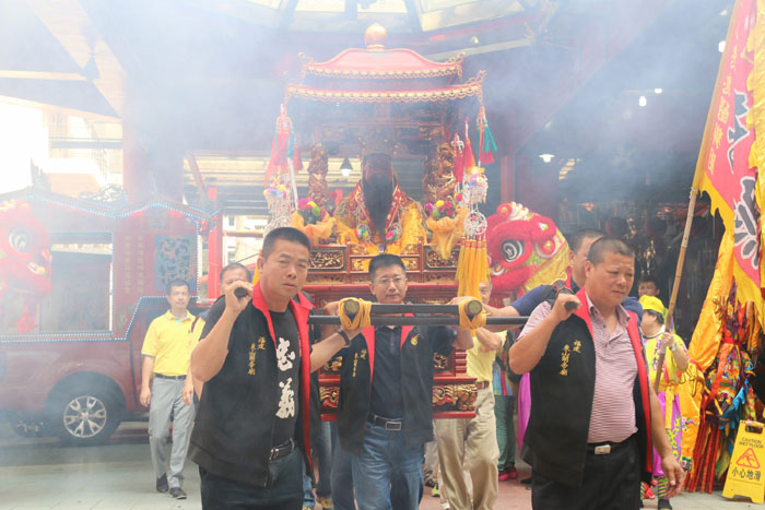 5 福建东山关帝2016年10月赴台湾巡游,从高雄意诚堂关帝庙起驾.jpg