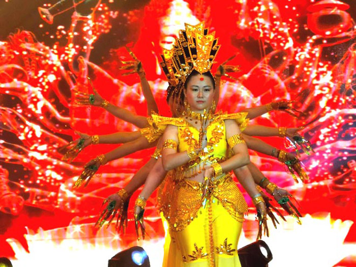 5 千手观音现场送吉祥.jpg