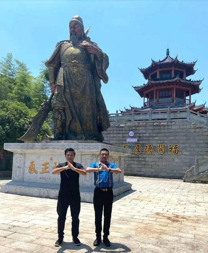 广东顺德关公文化协会副会长李海龙(右)、長沙關公會執行會長王協輝(左)在長沙撈刀河關公文化園.jpg