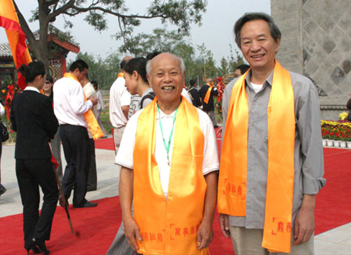 孟海生(右)与福建莆田关启新先生在山西运城国际关公文化节.jpg
