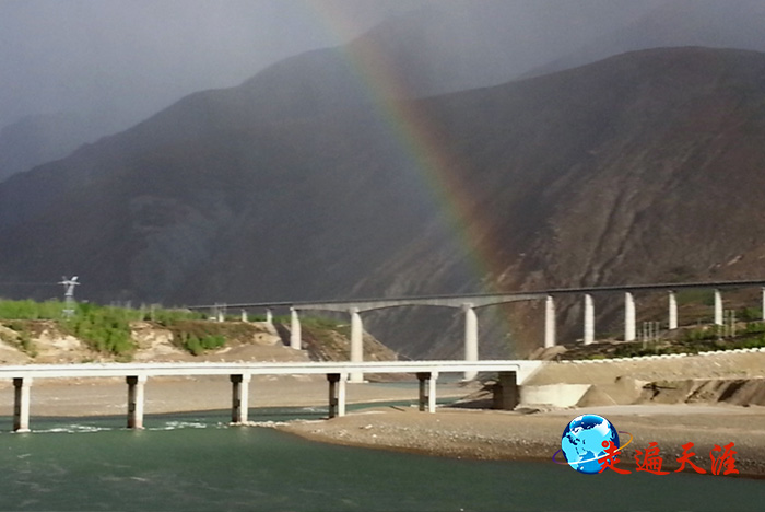 01 珠穆朗玛关帝庙奠基仪式当天,我们在雅鲁藏布江峡谷巧遇彩虹.jpg