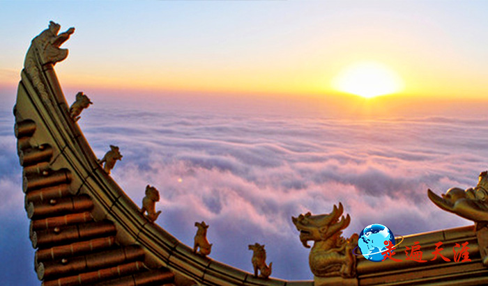 08 四川峨眉山金顶,是峨眉山精华所在,也是保护和恢复世界文化遗产的经典之作.jpg