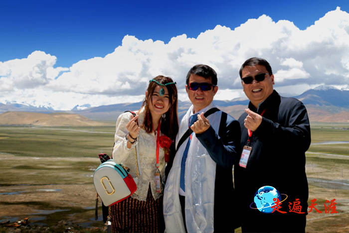 19 左起:马来西亚、澳门、湖北荆州嘉宾在岗嘎山留影.jpg