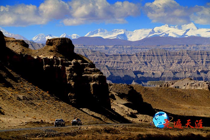 02 西藏阿里，浩瀚的扎达土林和天边的雪山.jpg