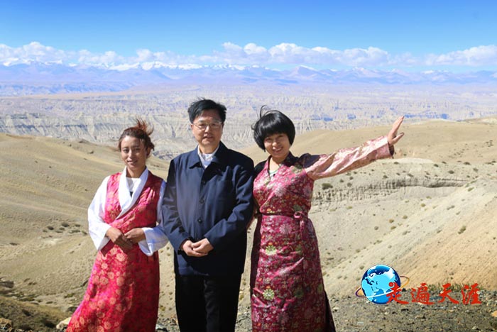 03 这三位都有美美的藏族名字，左起：白玛卓玛、岗嘎、格桑梅朵.jpg
