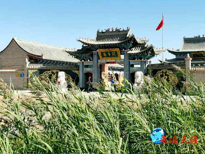 9 张掖关帝庙,周边是一望无际的红高粱.jpg