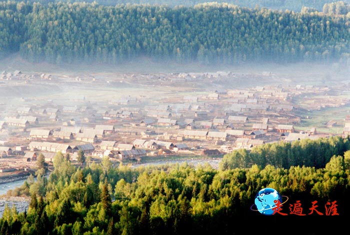 1 新疆，天山深处的白哈巴村，沉浸在清晨的雾霭中.jpg