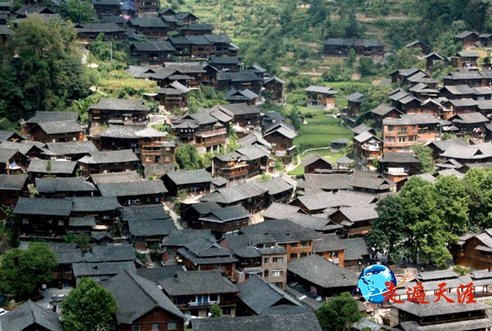 7 西江千户苗寨,依山势层层叠叠而上.jpg