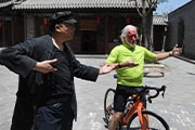 美国彼德: 骑行黄河东岸,寻师扮演关公