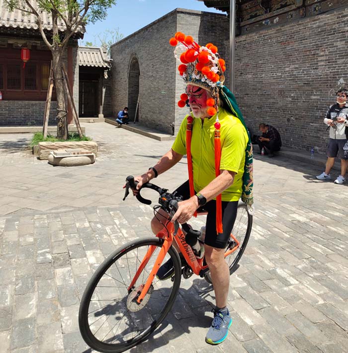 08 彼得继续骑行,一路向南.jpg