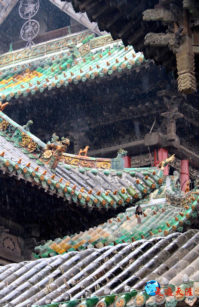 1 雨中的南阳社旗山陕会馆,琉璃飞檐层层叠叠.JPG