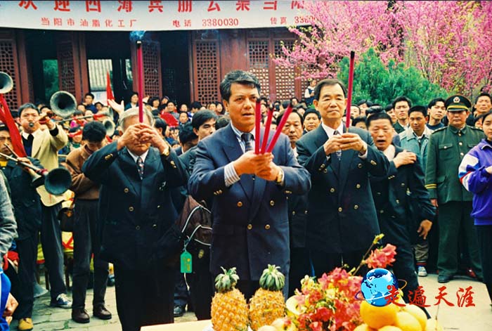 4 日月潭文武庙董事长张德林率团赴湖北当阳关陵参拜.JPG