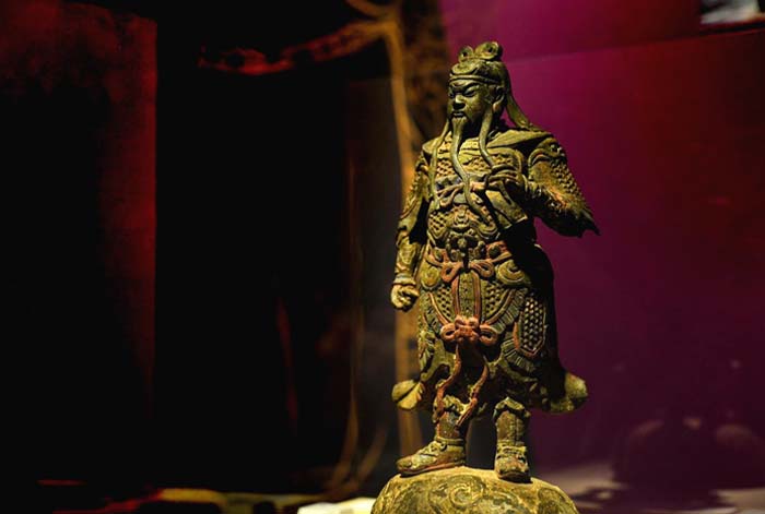 1 彩绘关公铜立像.jpeg