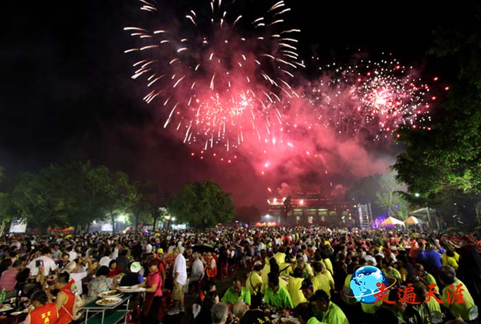 7 龙崎文衡殿喜迎福建东山关帝,大殿前广场万人庆典狂欢夜.JPG