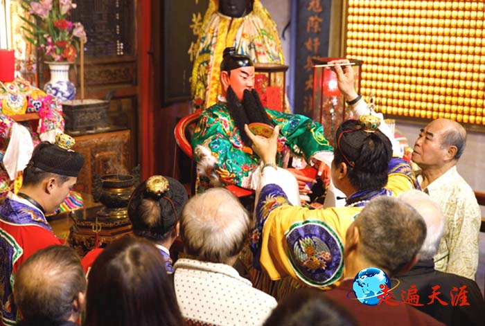 3 祀典武庙为二关帝整面点睛,右一为祀典武庙主委林培火先生.jpg