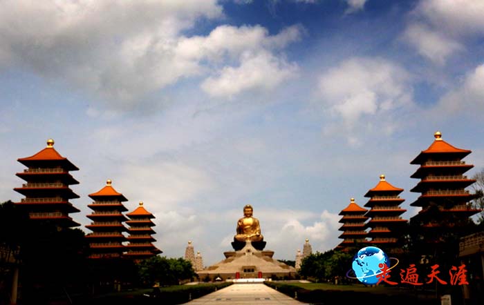 1 高雄佛光山,是海内外信众和游人向往之地,图为成佛大道.JPG