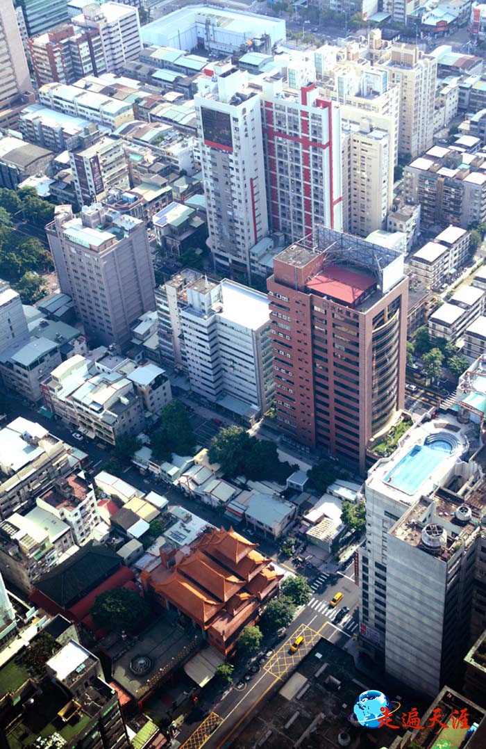 1 意诚堂关帝庙,深藏在高雄的高楼丛林之中.jpg