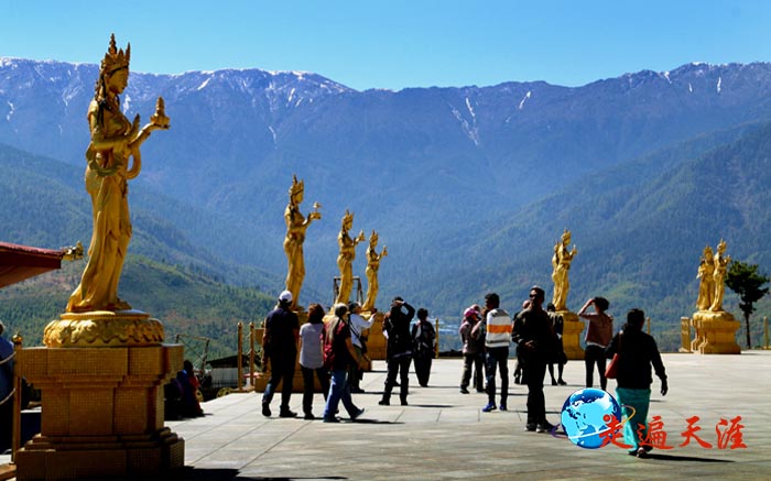 04 不丹首都廷布,雪山环绕的菩萨们.jpg