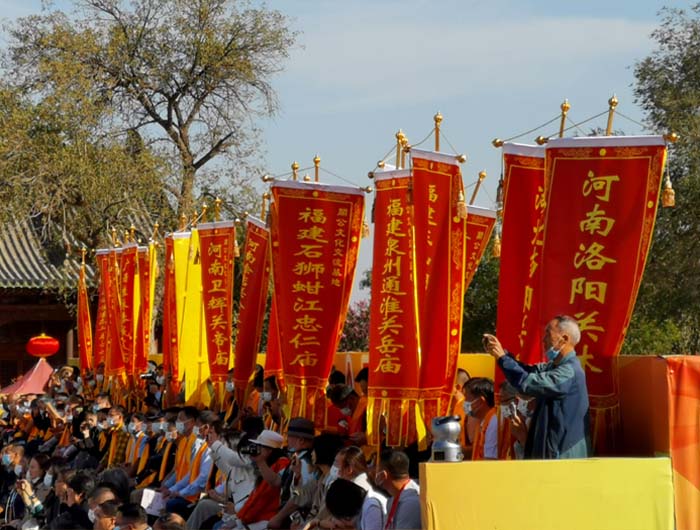 04 全国各地关公信众在大典现场.jpg