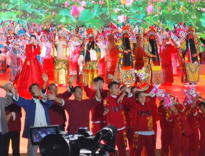 09 21日晚上的开幕式,隆重吉祥.jpg