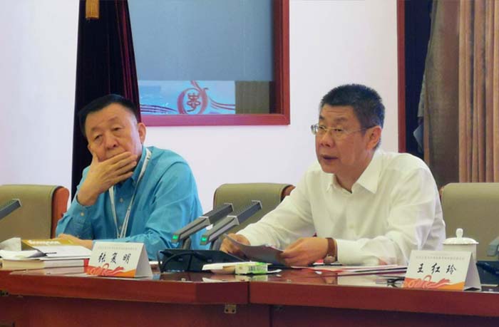 13 山西省副省长张复明(右)在论坛讲话.jpg