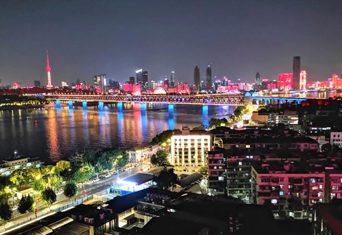 3國慶之夜的武漢長江大橋.jpg