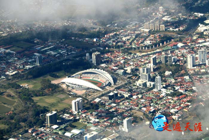 1 哥斯达黎加航拍，画面中部为中国援建的首都体育馆.jpg