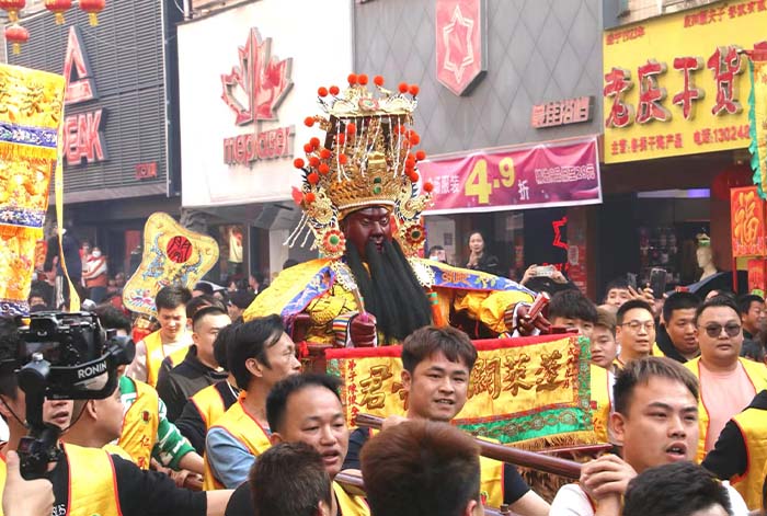 3 洪瀨關聖廟關帝像,在巡遊隊伍中.jpg