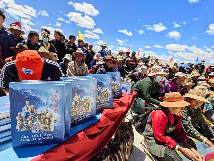 1 《五洲關帝圖》在世界最高的珠穆朗瑪關帝廟廣場舉辦首發儀式.jpg