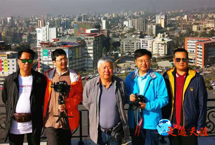 2 大洋两岸“五条汉子”在埃塞俄比亚首都,右起 董秋顺、朱正明、王钢、李享、董和明先生.jpg