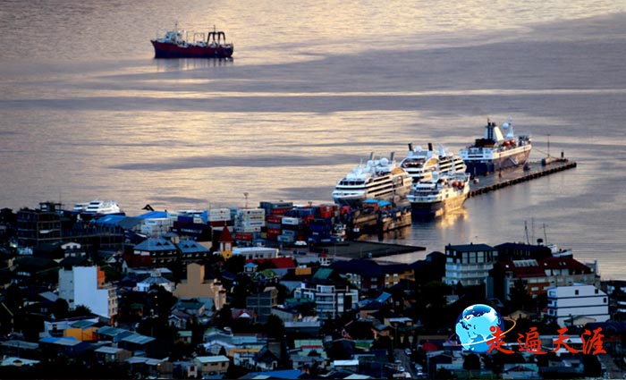 2 世界尽头乌斯怀亚港口。从这里向南1000公里,就是南极.JPG