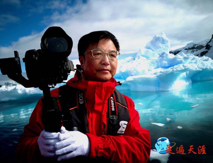 4 中国摄影家朱正明在南极半岛天堂湾.jpg