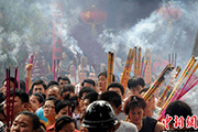 山西运城：万人祭祀关帝爷