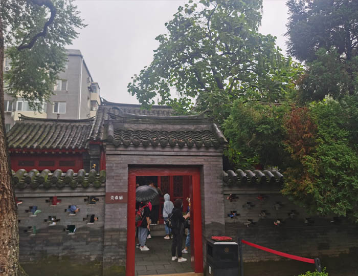 1（调研组参观帅府关帝庙）.jpg