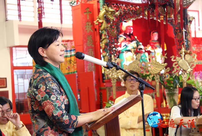 1 留尼旺圣丹尼市利涉堂120年庆典，中国驻留尼旺总领事郭玮女士致辞.JPG