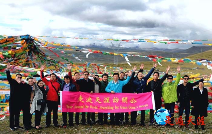 14、朱正明率團赴西藏珠穆朗瑪關帝廟朝聖.jpg